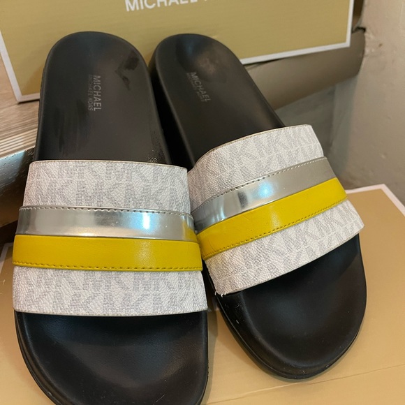Michael Kors Slides - Picture 1 of 3